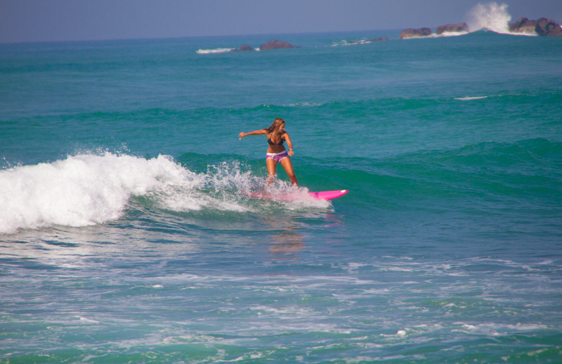 the-sidewalk-secrets-travel-blog-surf-sri-lanka-midigama-mirissa-surfing-48