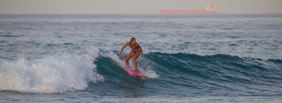 the-sidewalk-secrets-travel-blog-surf-sri-lanka-midigama-mirissa-surfing-sunset-11