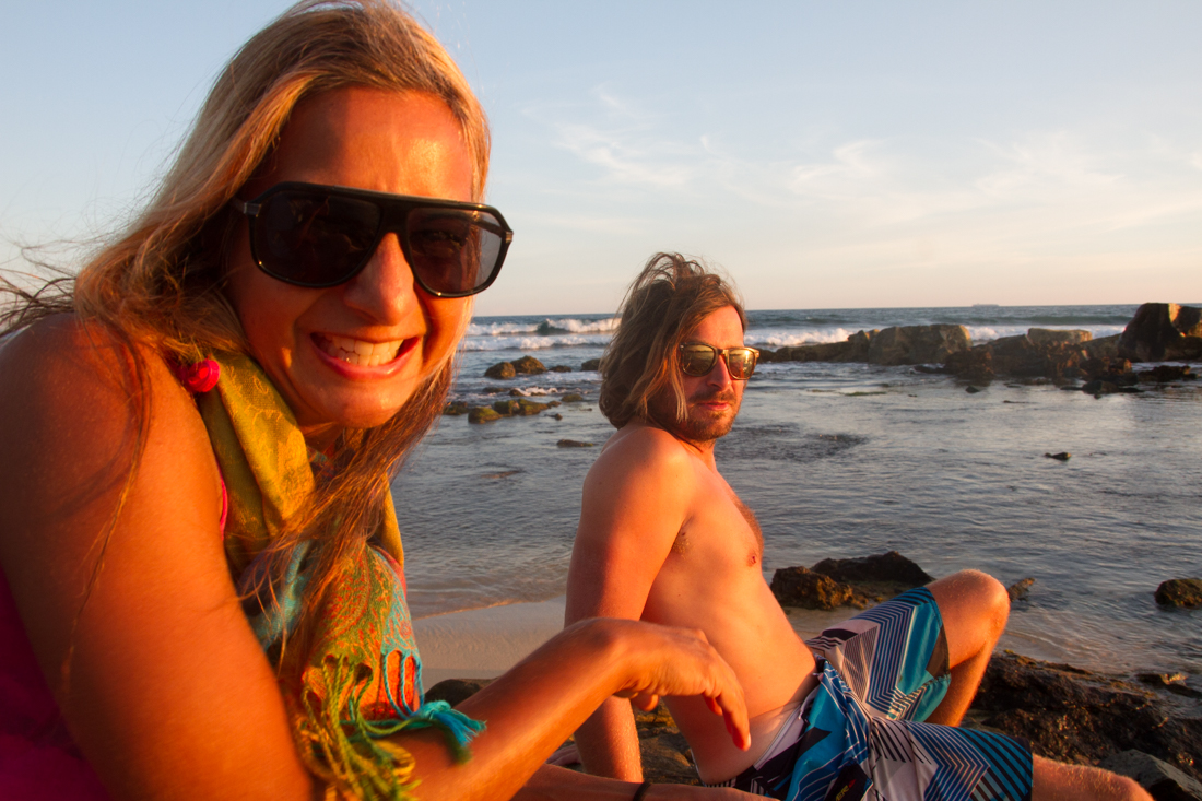 the-sidewalk-secrets-travel-blog-surf-sri-lanka-midigama-mirissa-surfing-sunset-14