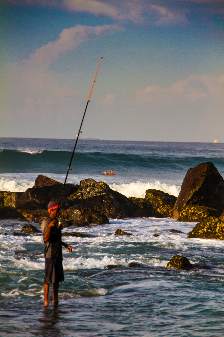 the-sidewalk-secrets-travel-blog-surf-sri-lanka-midigama-mirissa-surfing-sunset-14