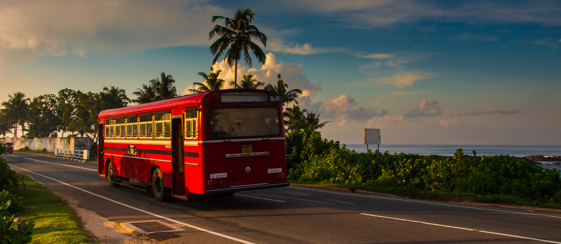 the-sidewalk-secrets-travel-blog-surf-sri-lanka-midigama-mirissa-surfing-sunset-5