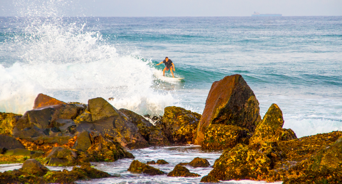 the-sidewalk-secrets-travel-blog-surf-sri-lanka-midigama-mirissa-surfing-sunset-1