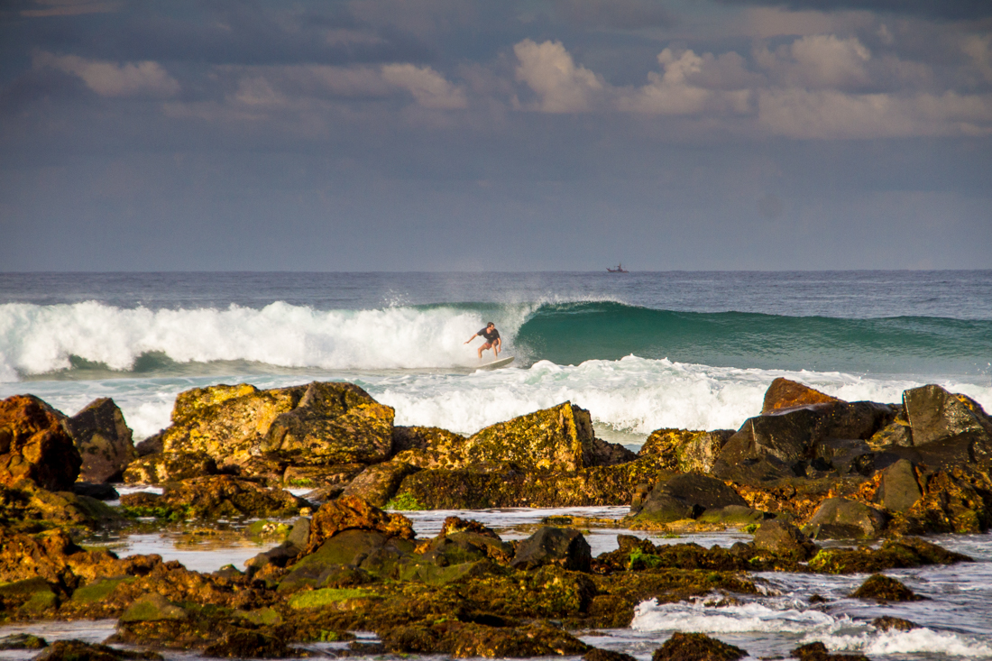 the-sidewalk-secrets-travel-blog-surf-sri-lanka-midigama-mirissa-surfing-sunset-2