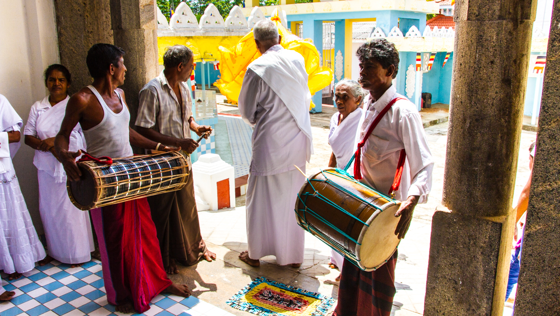 the-sidewalk-secrets-travel-blog-surf-sri-lanka-midigama-mirissa-surfing-sunset-9