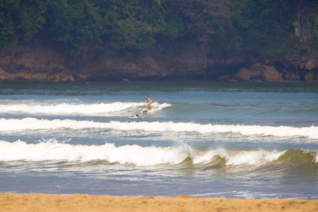 back-surfing-indonesia-sara-gurfer-surferchicks-2